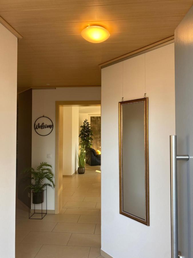 Attraktive Wohnung-Elztalidyll-Zwischen Mosel,Nuerburgring Und Burg Eltz Kollig Esterno foto