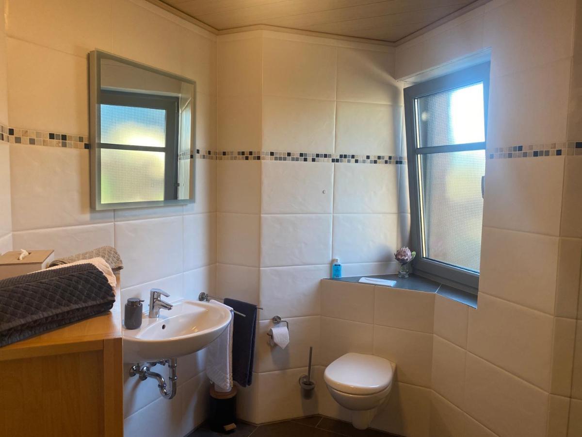 Attraktive Wohnung-Elztalidyll-Zwischen Mosel,Nuerburgring Und Burg Eltz Kollig Esterno foto