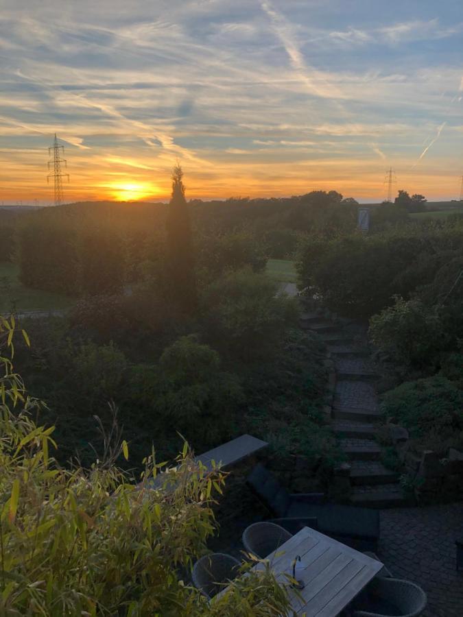 Attraktive Wohnung-Elztalidyll-Zwischen Mosel,Nuerburgring Und Burg Eltz Kollig Esterno foto