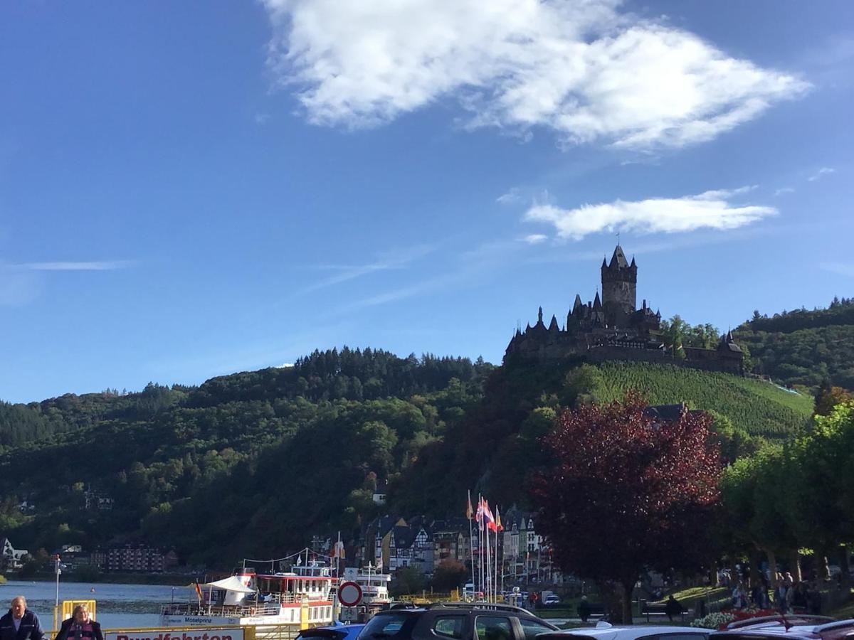 Attraktive Wohnung-Elztalidyll-Zwischen Mosel,Nuerburgring Und Burg Eltz Kollig Esterno foto