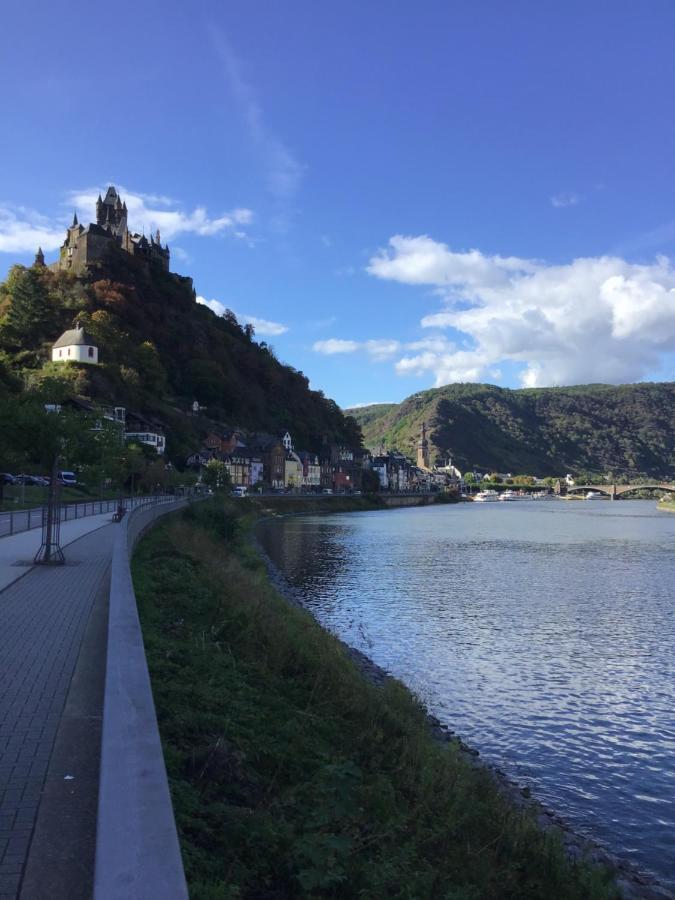 Attraktive Wohnung-Elztalidyll-Zwischen Mosel,Nuerburgring Und Burg Eltz Kollig Esterno foto