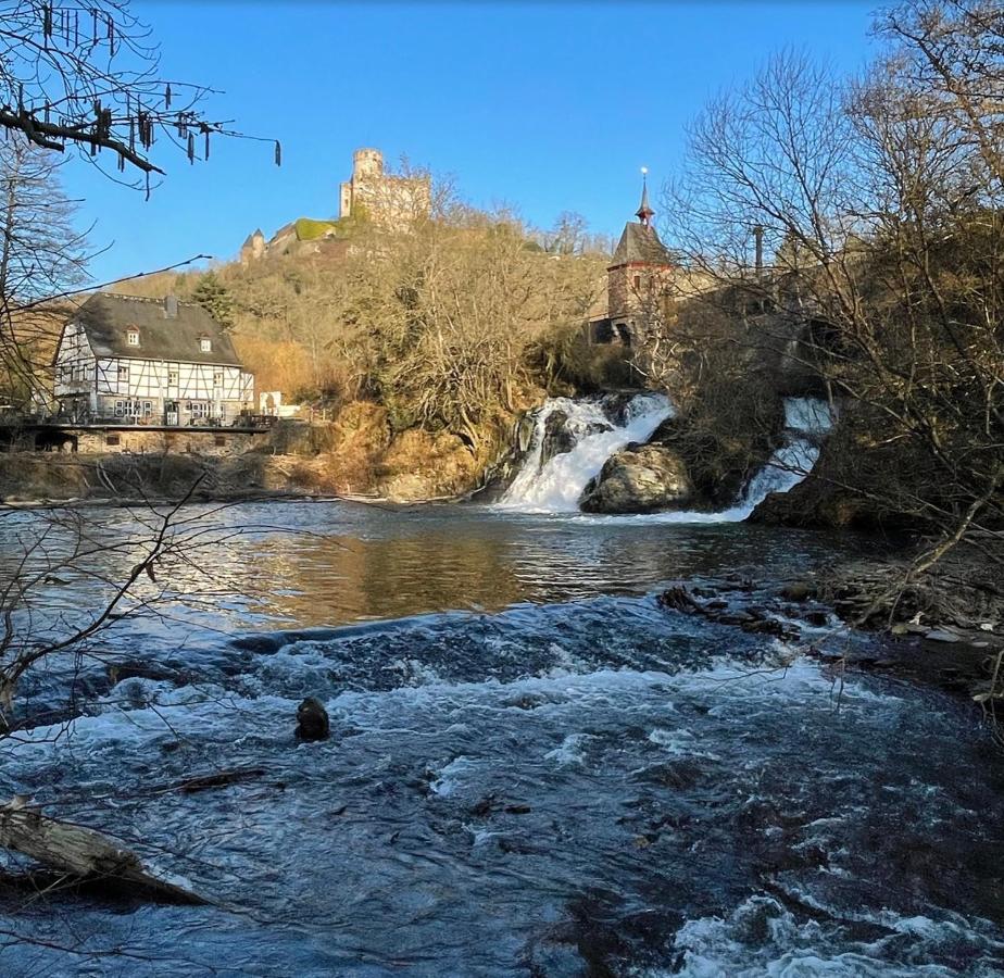Attraktive Wohnung-Elztalidyll-Zwischen Mosel,Nuerburgring Und Burg Eltz Kollig Esterno foto