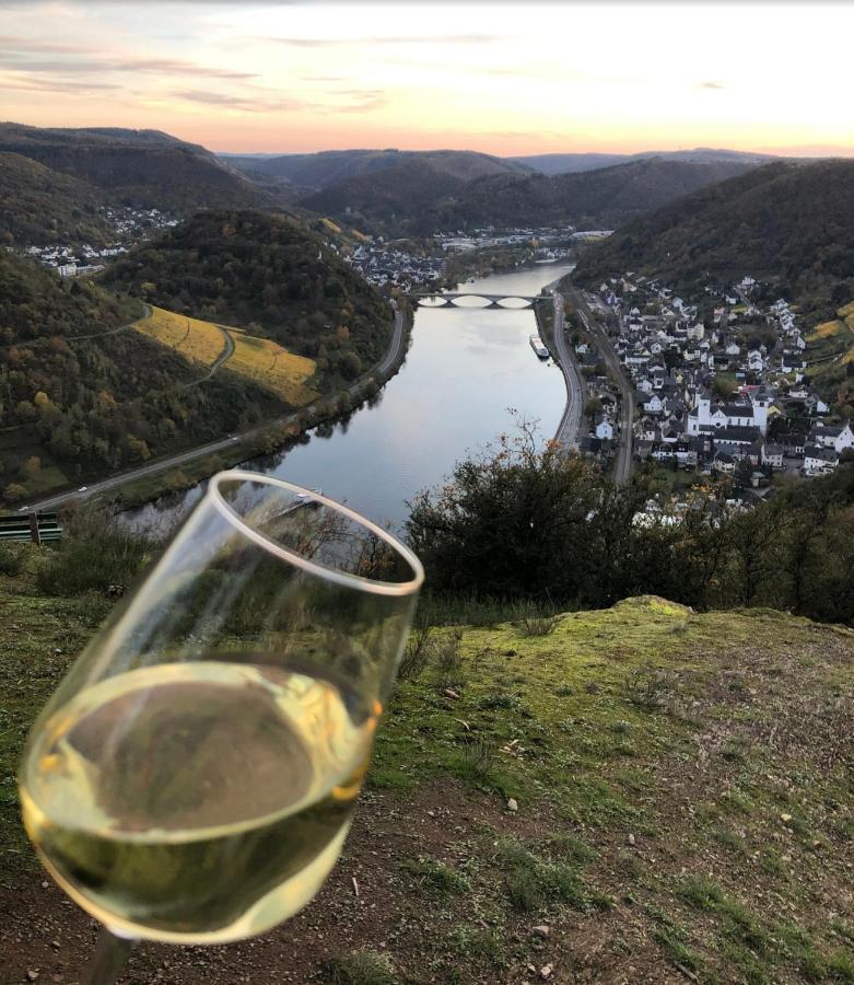 Attraktive Wohnung-Elztalidyll-Zwischen Mosel,Nuerburgring Und Burg Eltz Kollig Esterno foto