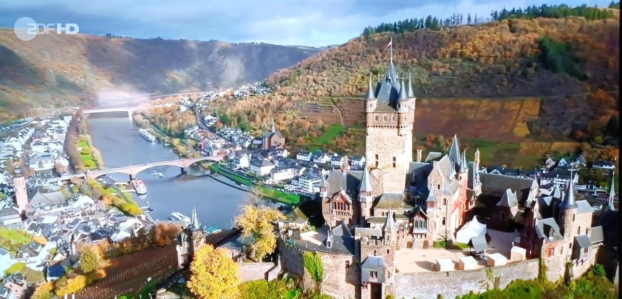 Attraktive Wohnung-Elztalidyll-Zwischen Mosel,Nuerburgring Und Burg Eltz Kollig Esterno foto