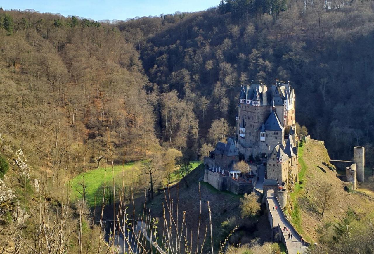 Attraktive Wohnung-Elztalidyll-Zwischen Mosel,Nuerburgring Und Burg Eltz Kollig Esterno foto