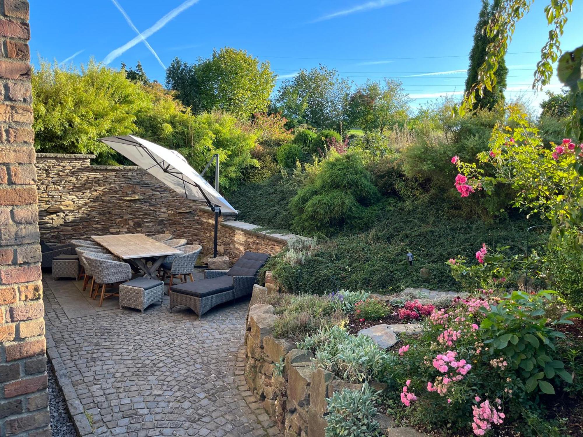 Attraktive Wohnung-Elztalidyll-Zwischen Mosel,Nuerburgring Und Burg Eltz Kollig Esterno foto