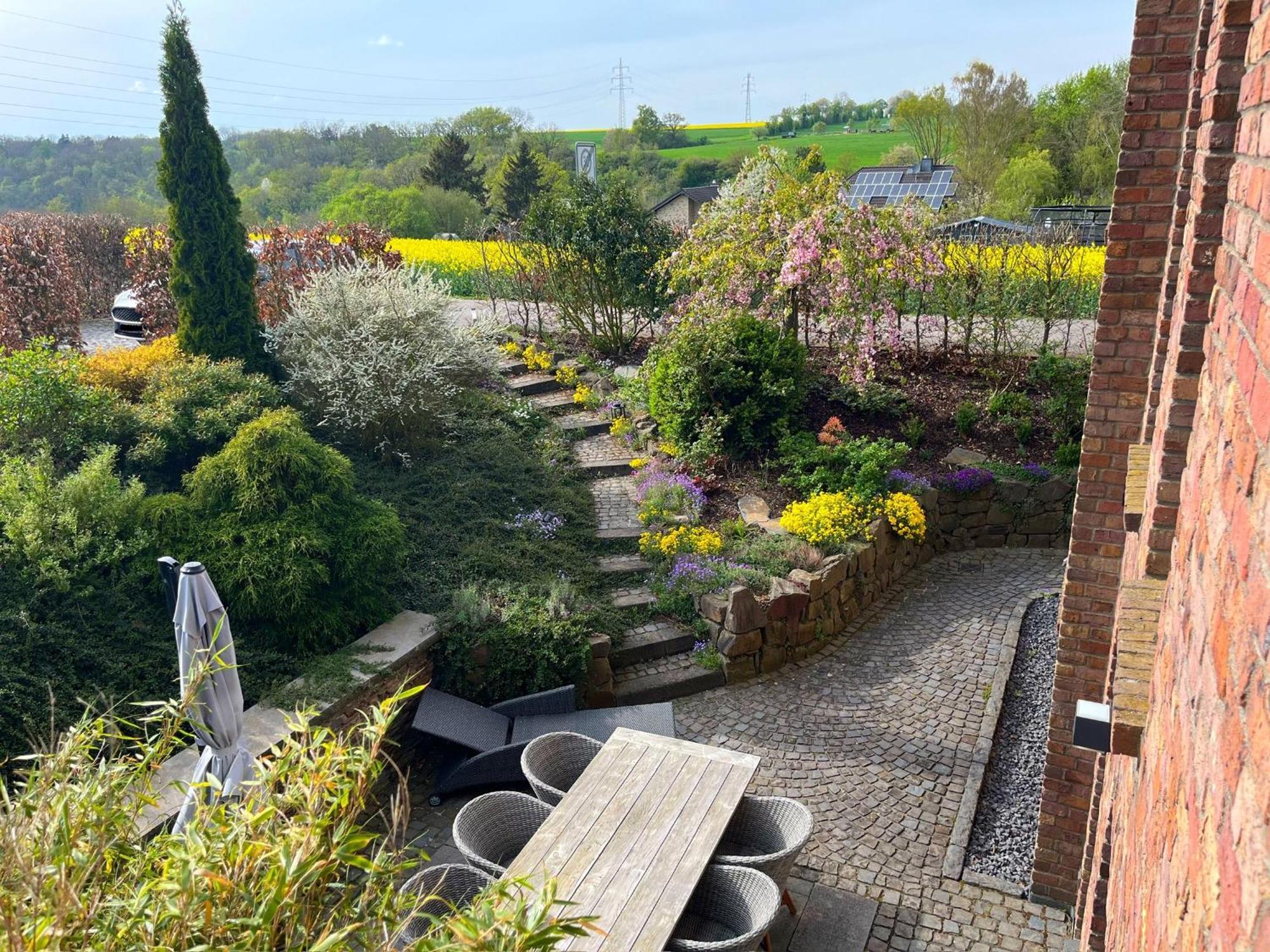 Attraktive Wohnung-Elztalidyll-Zwischen Mosel,Nuerburgring Und Burg Eltz Kollig Esterno foto
